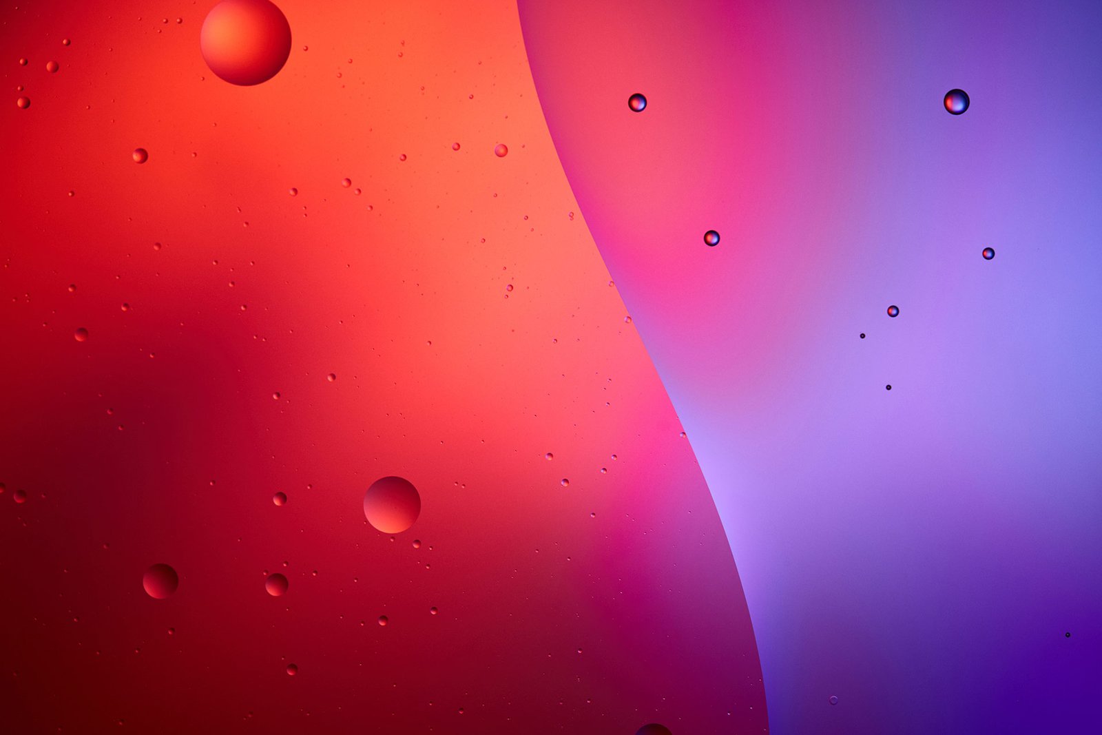 abstract-texture-from-mixed-water-and-oil-bubbles-2024-11-18-10-40-26-utc.jpg