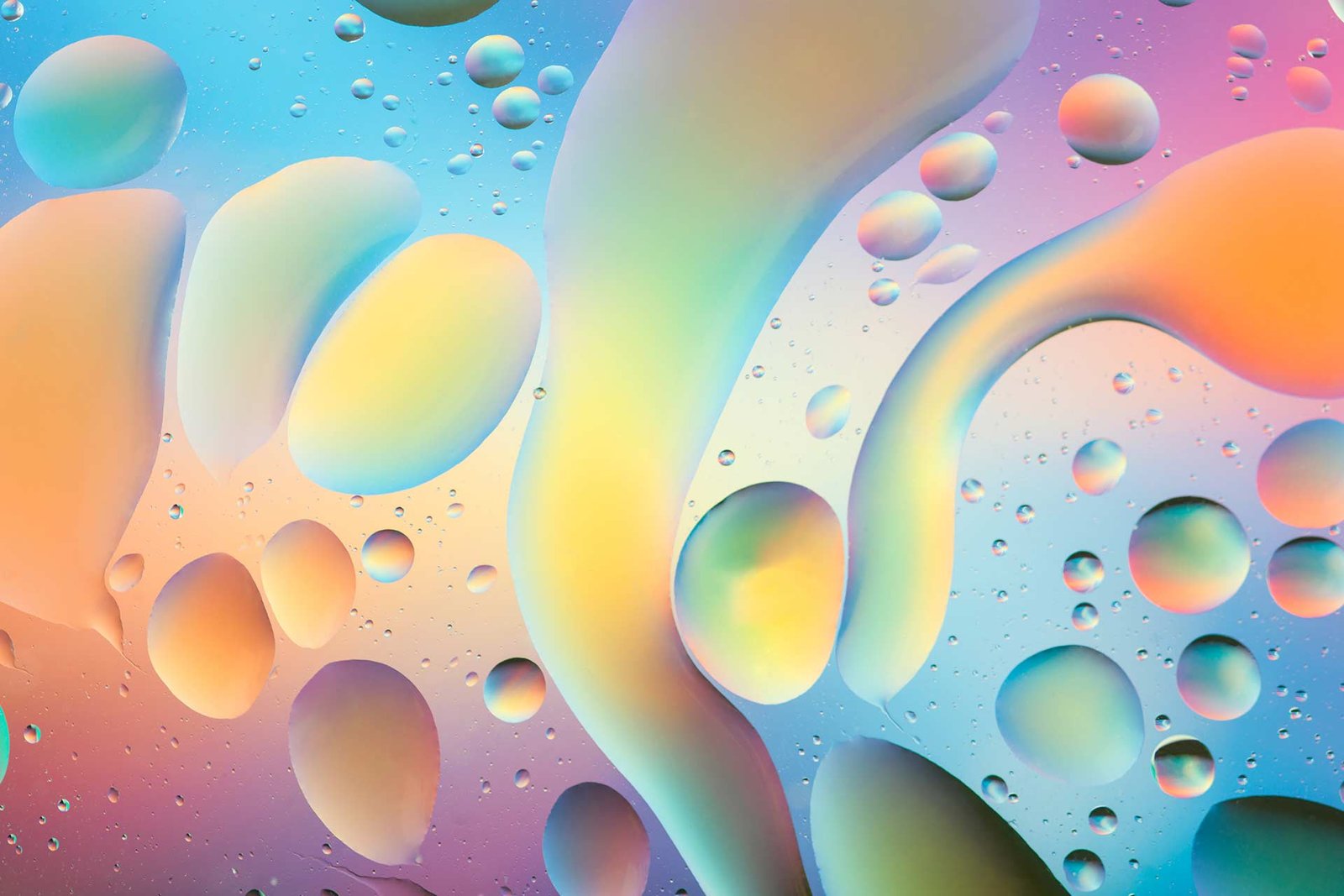 macro-of-oil-mixed-with-water-2024-10-17-16-53-03-utc.jpg